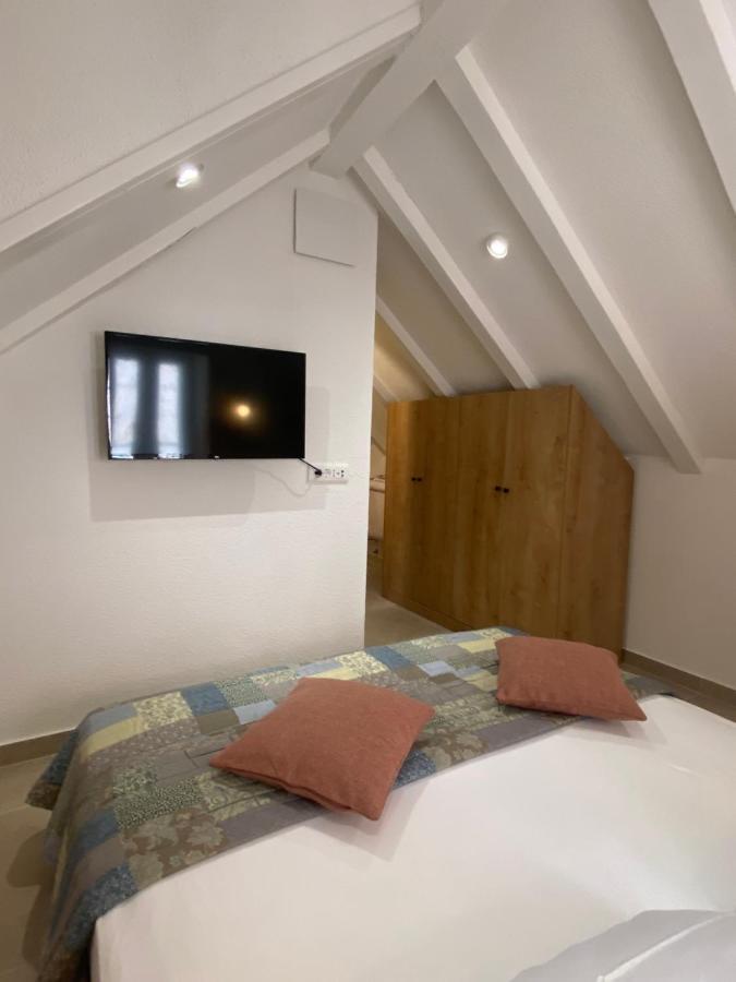 House Malena - Rooms Vis Buitenkant foto